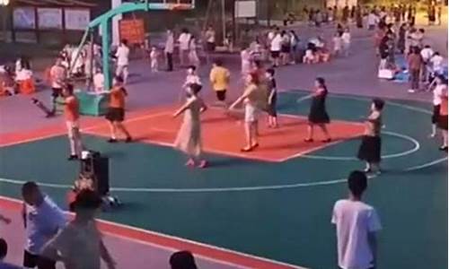 广场舞打篮球少年视频-广场舞打篮球少年