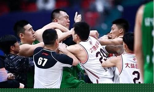 篮球比赛球员犯规-篮球比赛中的犯规及处理方法
